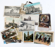 AUSTRALIAN PICTURE POSTCARDS : 1900s-early 2000s accumulation majority Australian with earl 1900s topographicals, 1940s-50s photographic booklets incl. of Healesville, Hepburn Springs and Swan Hill, 1900s-20s showing Melbourne landmarks & buildings, 1970 - 2
