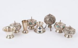 A group of Mexican 925 silver pieces, comprising four spice burners, 2 spice cups, a 3-footed miniature incense burner and a tiny vase. (8 items). 85 grams total