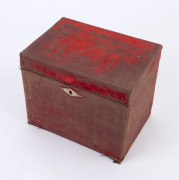 Napoleonic French prisoner of war straw work box with carved bone handles, circa 1805. Straw work and bone carving was a way of prisoners earning some extra money that could purchase them more favourable food and conditions. 20.5cm high, 24.5cm wide, 17cm - 2