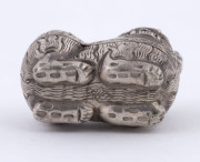 A silver Foo dog nutmeg box, 19th century, ​4cm long - 2
