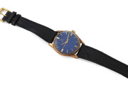 OMEGA gent's wristwatch in yellow gold case with blue enamel dial and baton numeral - 2