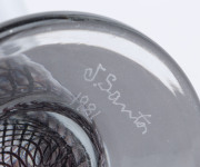 JULIO SANTOS Australian art glass chalice, engraved "J. Santos, 1981", ​18cm high - 2