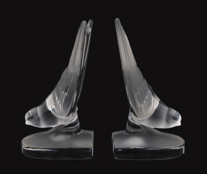 LALIQUE "Hirondelles" pair of French art glass bookends, engraved "Lalique, France", ​16cm high