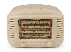 ASTOR "MICKEY" ivory bakelite mantel radio, ​19cm wide, 26cm wide