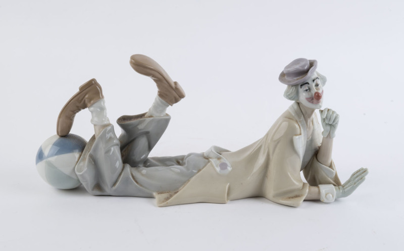 LLADRO Spanish porcelain clown statue, 20th century, blue factory mark to base, 16cm high, 37cm long