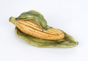 SARREGUEMINE French majolica corn pot serving dish with lid, 19th century, impressed "Sarreguemine, France", 13cm high, 36cm long