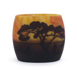 DAUM French cameo glass vase with seascape motif, early 20th century, signed "Daum, Nancy" with Cross of Lorraine, 12cm high, 14cm wide