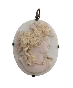A fine antique carved cameo portrait pendant with gilded silver mounts, 19th century, ​5cm high