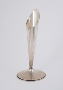 A Mexican sterling silver trumpet vase, 20th century, 21cm high, 95 grams.