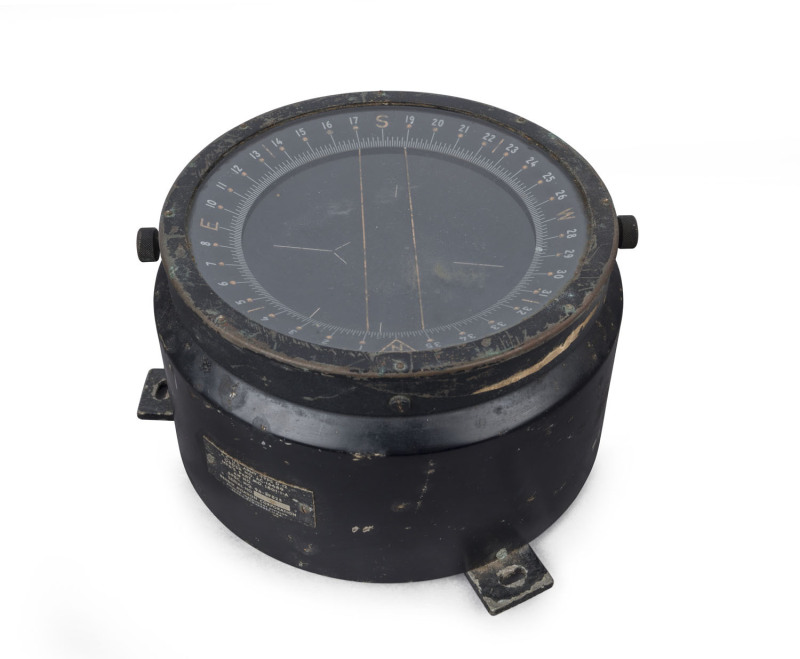 WWII American aircraft compass (type D-12), 12cm high, 18cm diameter