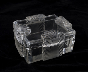 LALIQUE French Art Deco frosted glass jewellery box, circa 1935, 12.5cm wide