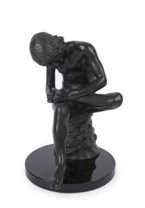 "Spinario", bronze statue on black marble base, 20th century, 32cm high