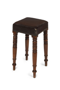 A Georgian English footstool with ring turned mahogany legs and brown leather upholstery, early 19th century, 56cm high, 27cm wide, 28cm deep