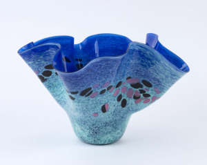 A blue Art Glass handkerchief vase, late 20th century, 18cm high, 29cm wide