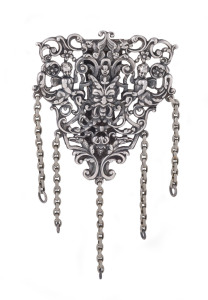 An antique English sterling silver chatelaine clip, Birmingham, circa 1901, 13cm high