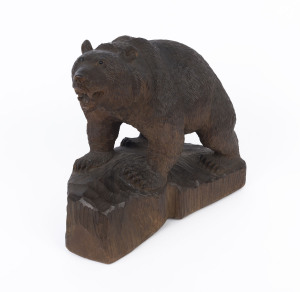A Black Forest carved wooden bear statue, 19th century, 31cm high