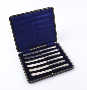 A set of six antique English sterling silver fruit knives in plush fitted box by Joseph Rogers, Sheffield, circa 1911, 17cm long