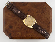 GIRARD-PERREGAUX gent's vintage wristwatch with gold top and stainless steel back, manual movement with baton numerals and date window. In original box. (Box interior and watch strap somewhat deteriorated)