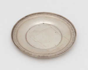 A sterling silver circular dish, 20th century, stamped "Sterling", 21cm diameter, 150 grams
