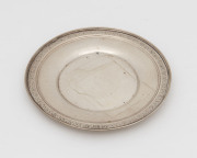 A sterling silver circular dish, 20th century, stamped "Sterling", 21cm diameter, 150 grams