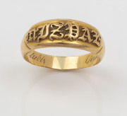 An antique English 18ct yellow gold ring, late 19th century, stamped "18" with crown and anchor mark, ​5.5 grams