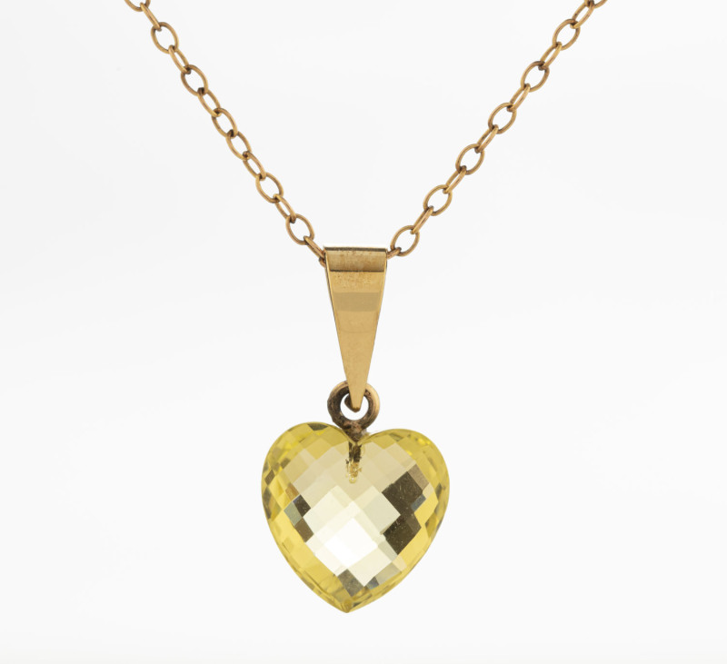 A heart shaped faceted peridot pendant on an Edwardian 9ct gold chain, ​40cm long