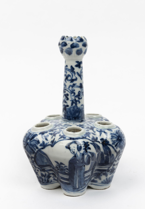 A Chinese blue and white porcelain vase, 19th/20th century, ​22cm high