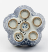 A Chinese blue and white porcelain vase, 19th/20th century, ​22cm high - 2