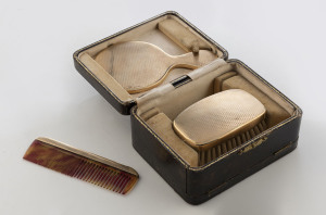 An antique Indian 9ct gold brush vanity set by Hamilton & Co. Calcutta and Hyderabad, in original fitted case, early 20th century, the case 13cm wide