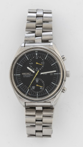 SEIKO Chronograph automatic gentleman's wristwatch, with day, date and split seconds chronograph movement, black dial plus 2 subsidiary dials in a steel case with wristband, the case back marked "SEIKO, Stainless Steel, Water resistant, Japan", circa 1990