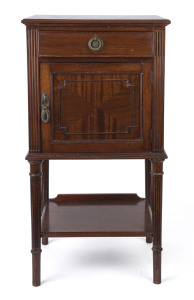 An antique pot cabinet in the Georgian style, walnut, early 20th century, 76cm high, 40cm wide, 35cm deep