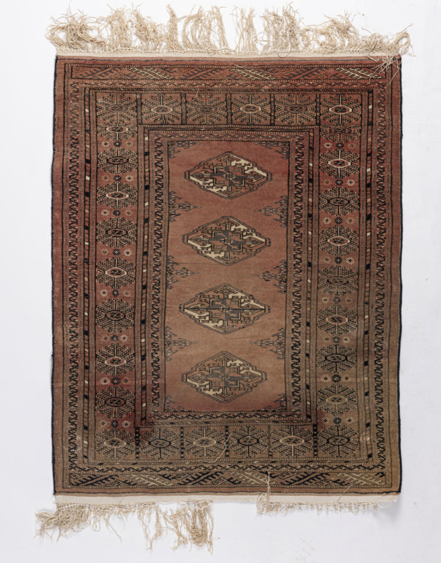 A Pakastani hand-knotted rug, 20th century, 115 x 90cm