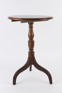 An English Georgian wine table with crab legs, early 19th century, ​74cm high, 49cm diameter