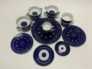 ARABIA "Valencia" Finish tableware, circa 1975, designed by Ulla Procopé (Finland, 1921-1968): 21 pieces of assorted dinner and tea ware. (one piece chipped)