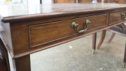 George III English mahogany two drawer desk, 18th century, ​74cm high, 126cm wide, 60cm deep - 5