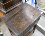 An antique English oak bible table, 18th century, with accompanying antique leather bound bible, ​72cm high, 55cm wide, 42cm deep - 3