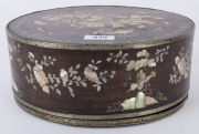 An antique Chinese circular workbox, rosewood with mother of pearl inlay, interior fitted with lift-out tray and compartments, ​Qing Dynasty, circa 1830, 11cm high, 28cm diameter - 2