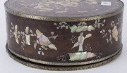 An antique Chinese circular workbox, rosewood with mother of pearl inlay, interior fitted with lift-out tray and compartments, ​Qing Dynasty, circa 1830, 11cm high, 28cm diameter - 3