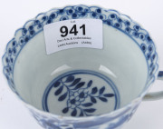 An antique Chinese blue and white porcelain teacup, 18th century, four character mark to base, ​5.5cm high, 10cm wide - 6