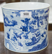 A Chinese "Hundred Boys" blue and white porcelain brush pot, early to mid 20th century, 16cm high, 19cm diameter - 5