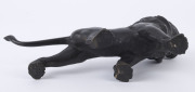 A Japanese bronze lion statue, Meiji period, 19th century, seal mark to underside, ​18cm high, 31cm long - 5