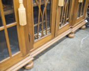 An antique French walnut bookcase, 19th century, ​140cm high, 150cm wide, 40cm deep - 9