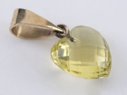 A heart shaped faceted peridot pendant on an Edwardian 9ct gold chain, ​40cm long - 2