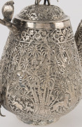 An antique Indian silver teapot decorated with palm trees, tiger hunting scene, cobra handle and elephant handle, 19th century, ​19cm high, 580 grams - 5