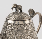 An antique Indian silver teapot decorated with palm trees, tiger hunting scene, cobra handle and elephant handle, 19th century, ​19cm high, 580 grams - 7