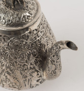 An antique Indian silver teapot decorated with palm trees, tiger hunting scene, cobra handle and elephant handle, 19th century, ​19cm high, 580 grams - 8