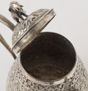 An antique Indian silver teapot decorated with palm trees, tiger hunting scene, cobra handle and elephant handle, 19th century, ​19cm high, 580 grams - 10