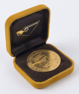 HAWTHORN: 1986 Supporters' Victorian Football League Premiership Medallion, in gilded bronze (48mm diameter), in original presentation case.
