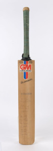 1980-81 AUSTRALIA: full size Gunn & Moore "Scoremaster" Cricket Bat with 12 signatures on front including Greg Chappell (Capt), Kim Hughes, Geoff Lawson, John Dyson, Rod Marsh, Len Pascoe, Ashley Mallett & Trevor Chappell; good condition with clear signatures.