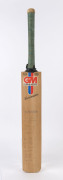 1980-81 AUSTRALIA: full size Gunn & Moore "Scoremaster" Cricket Bat with 12 signatures on front including Greg Chappell (Capt), Kim Hughes, Geoff Lawson, John Dyson, Rod Marsh, Len Pascoe, Ashley Mallett & Trevor Chappell; good condition with clear signa